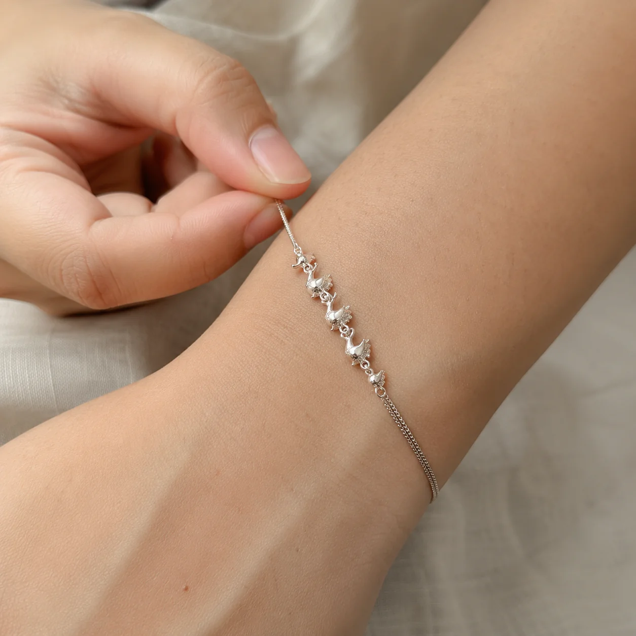 Arch Chain Bracelet - Image 4
