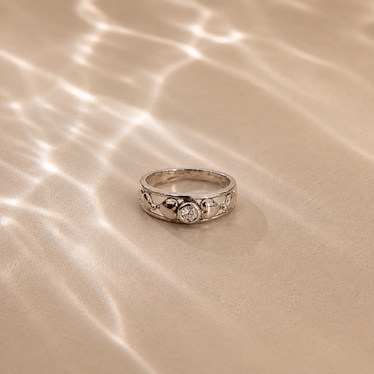 Luna Heart Band Ring - Image 3