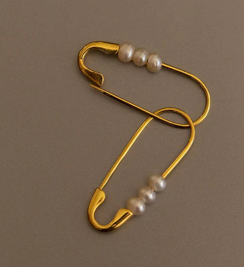 Perle Safety Pin Earrings - Image 4