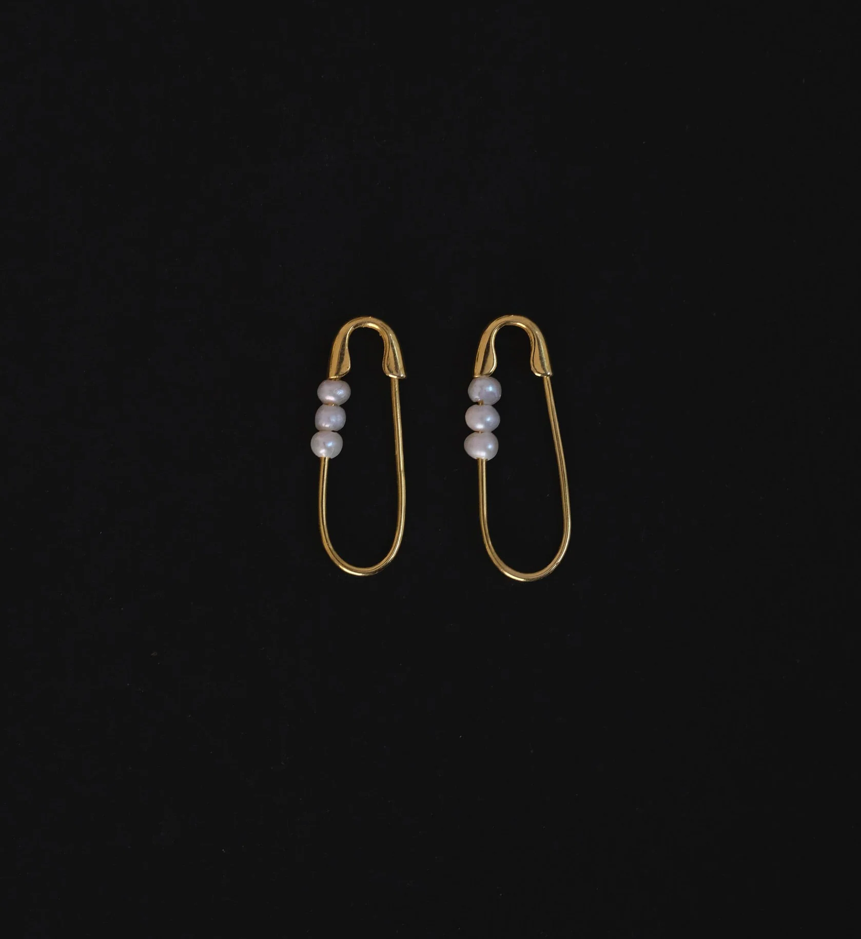 Perle Safety Pin Earrings - Image 5